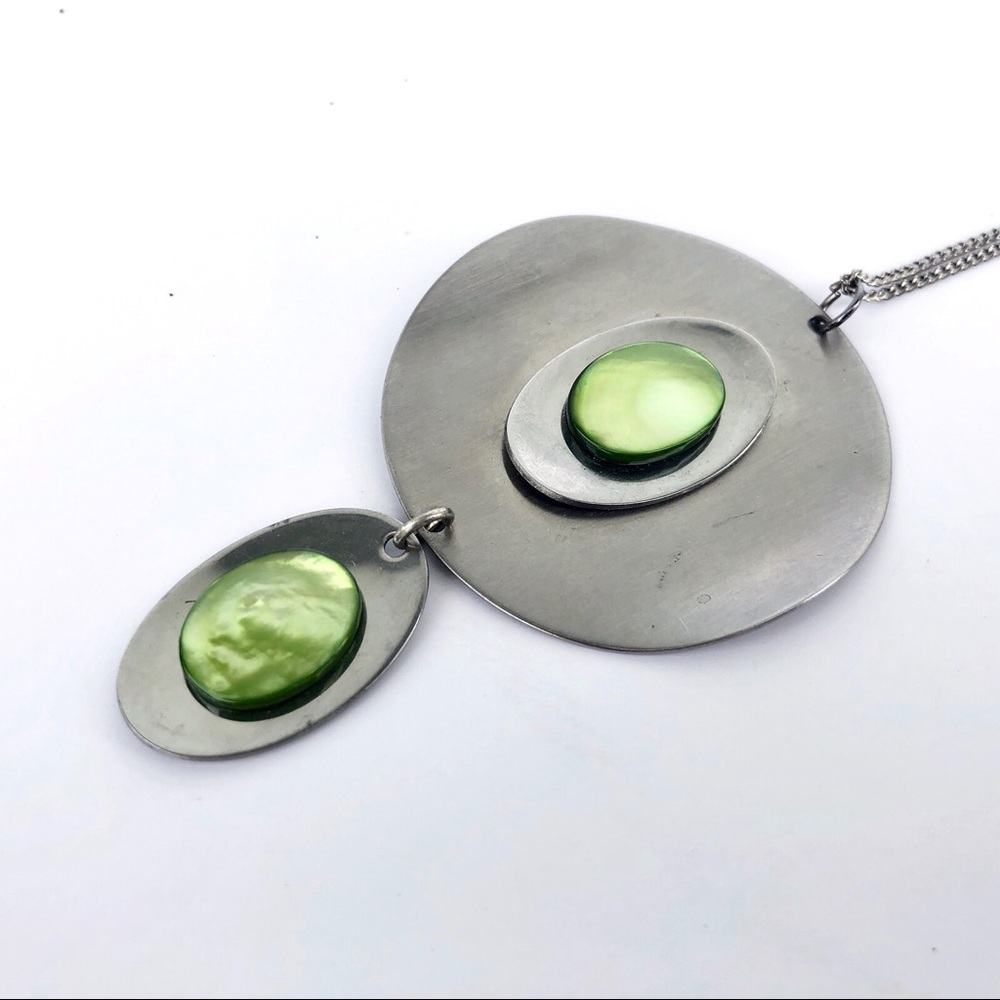Green Shell & Silver Metal Artsy Necklace - Picture 9 of 10